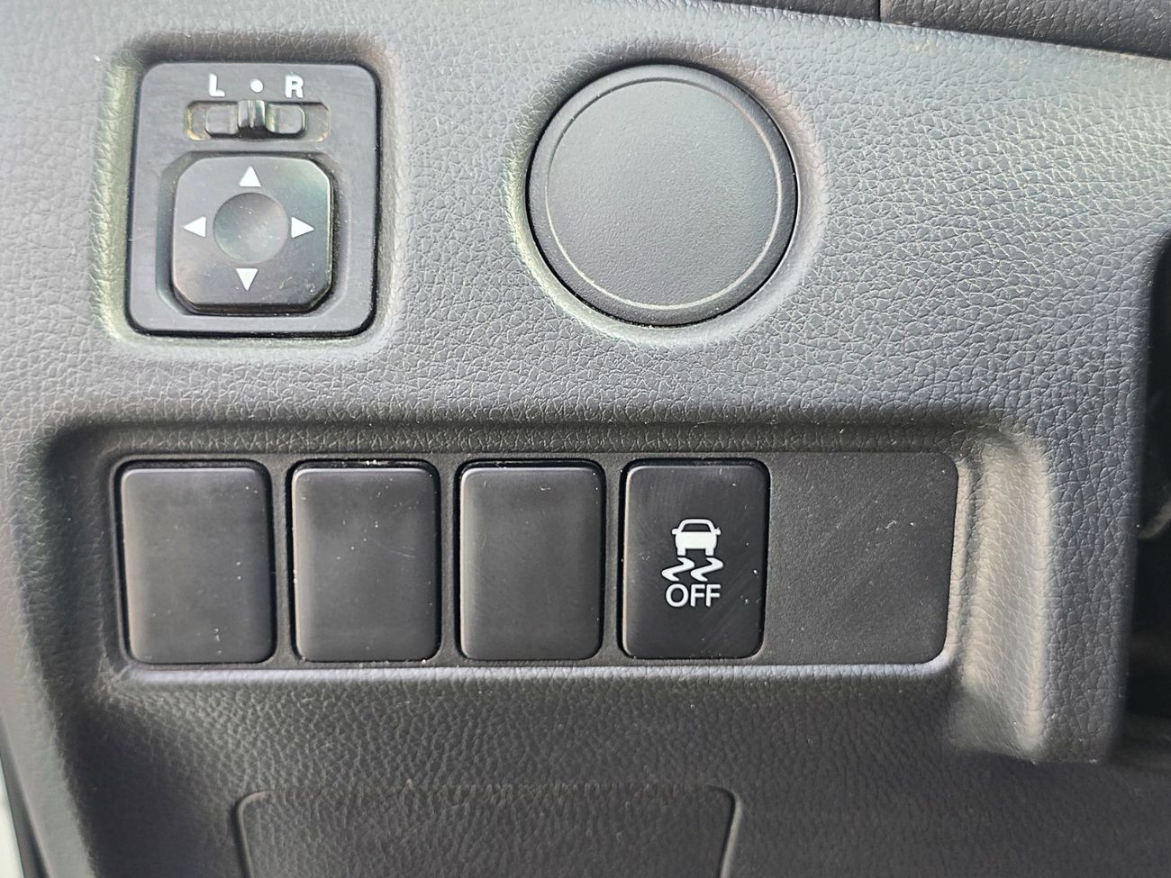 Mitsubishi L200 Used Mitsubishi58 L200 GLX 2.4L Petrol M/T 4*4  GCC White Color  2022 Model