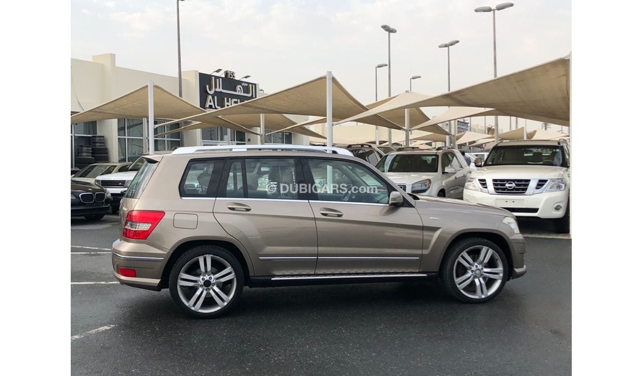 مرسيدس بنز GLK 300 موديل 2010 خليجي فل مواصفات كراسي جلد ومثبت سرعه وتحكم كهربي كامل ونظام صوت ممتاز وكاميرا خلفيه