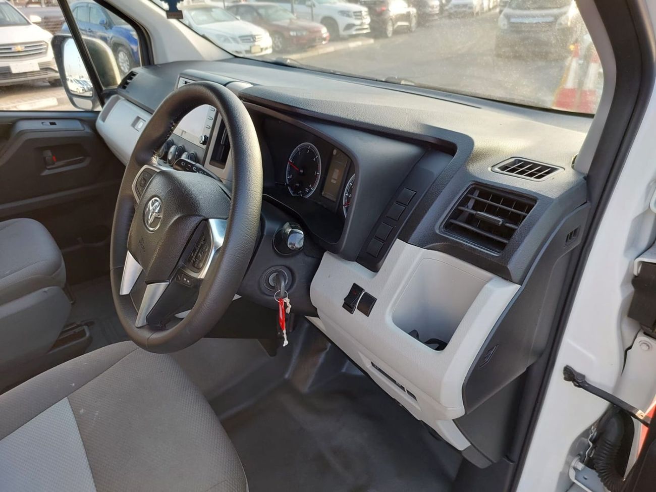 تويوتا هاياس TOYOTA HIACE VAN AMBULANCE RHD 2020 MODEL 2.8 L DIESEL AUTOMATIC(PM04638)