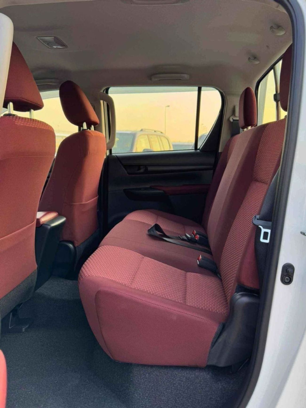 تويوتا هيلوكس BASIC DOUBLE CABIN / 2.4L DIESEL A/T / CHROME HANDLE & REAL CHROME BUMPER (CODE # HD)