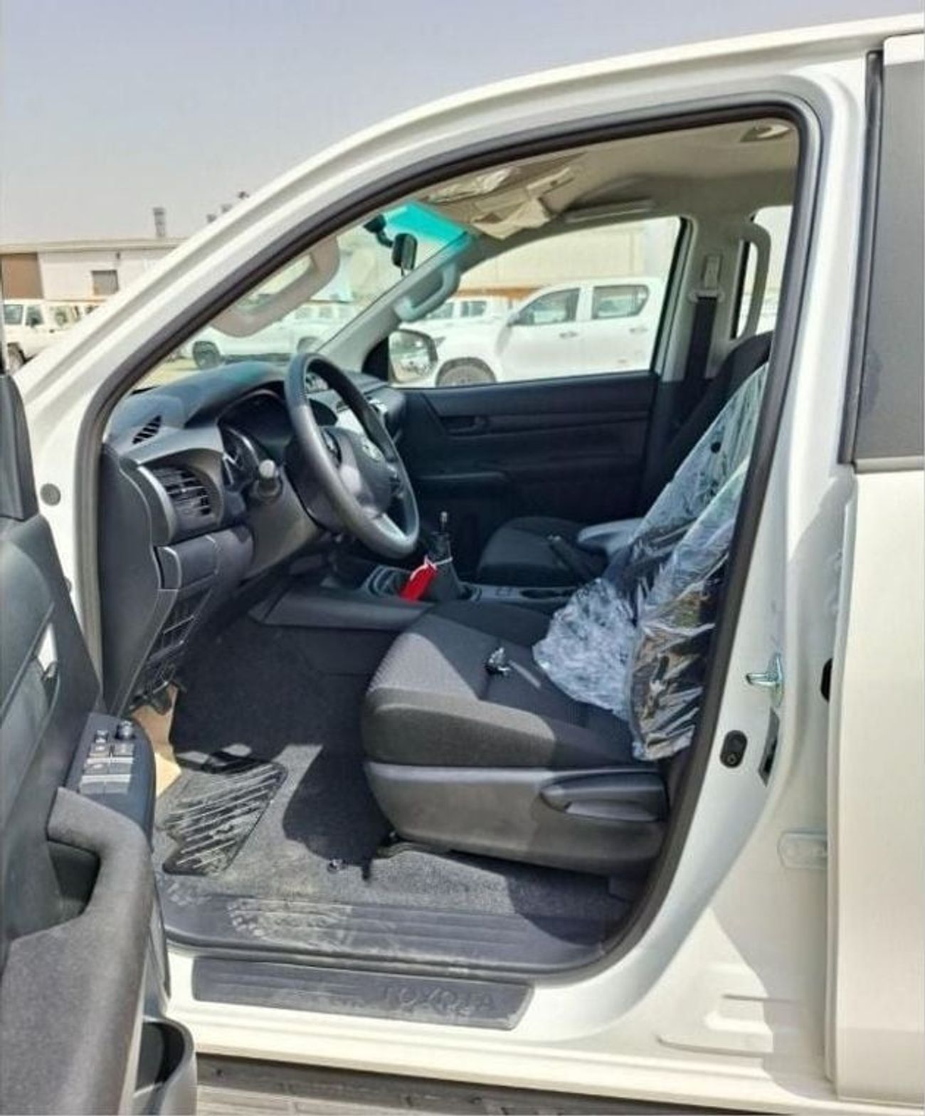 تويوتا هيلوكس 2.4L DIESEL M/T WIDE BODY DOUBLE CABIN PICKUP