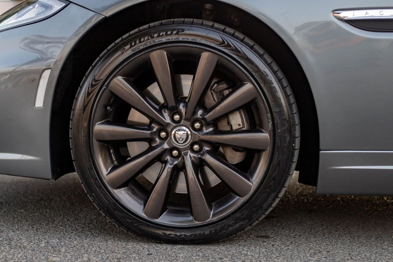 جاكوار XK Engine: 5.0L V8 | Power: 385 HP @ 6,500 RPM | Torque: 380 lb-ft @ 3,500 RPM