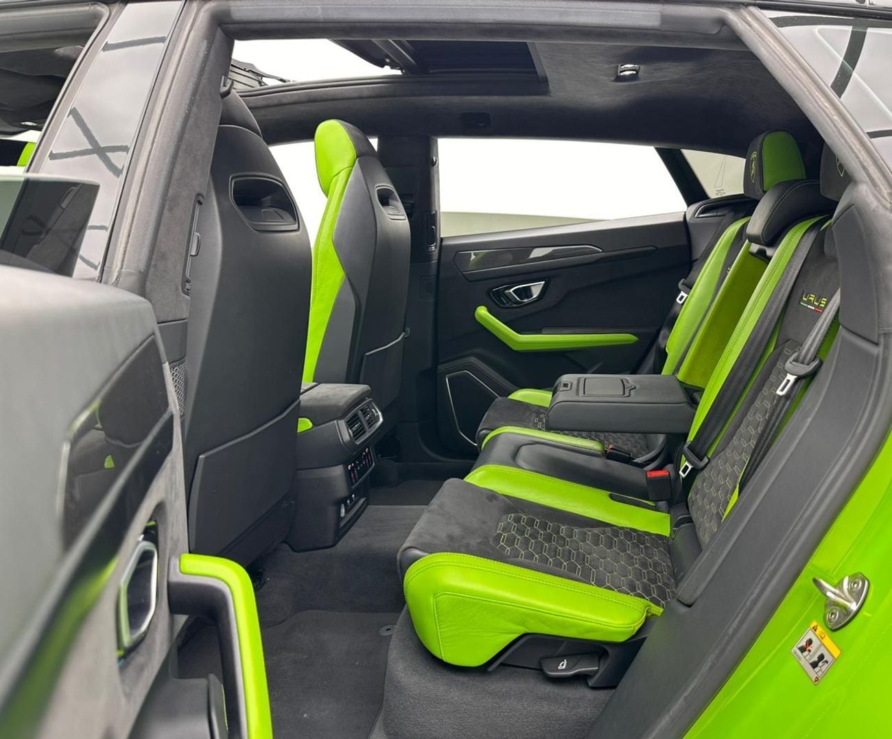 لامبورغيني اوروس 2021 Lamborghini Urus Pearl Capsule, 1 Year Warranty Unlimited Km, Lamborghini Full Service History