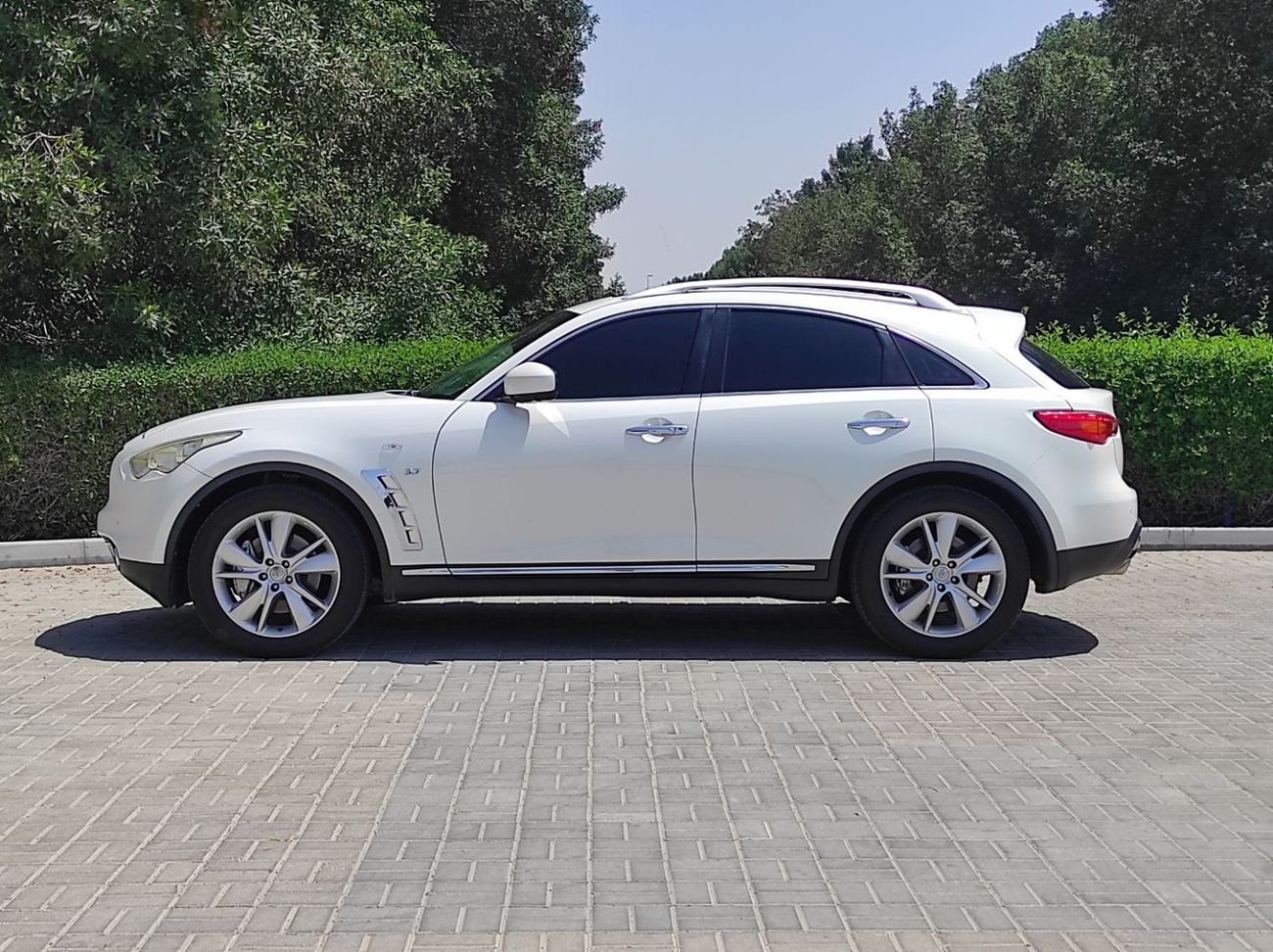 Infiniti Q70 Sports 3.7L Infinity Qx 70 2016 Gcc V6 5 Camera full options no1