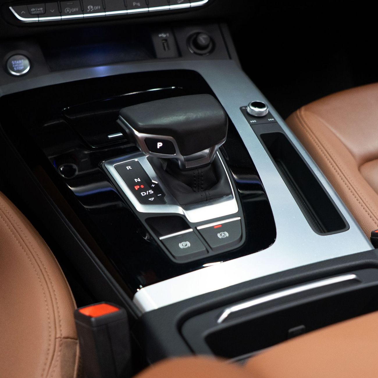 Audi Q5 45 TFSI Quattro 2.0L AED 2,394 pm • 0% Downpayment • Audi Q5 45TFSI Quattro • 1 Year Warranty