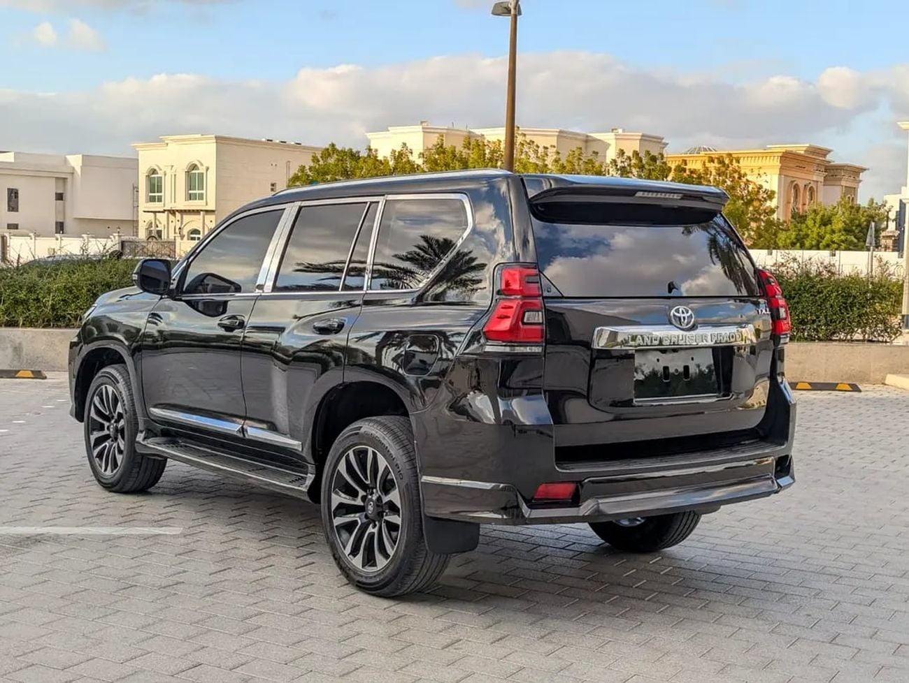 Toyota Prado TX-L GCC V4 2.7L ACCIDENT FREE IN EXCELLENT CONDITION