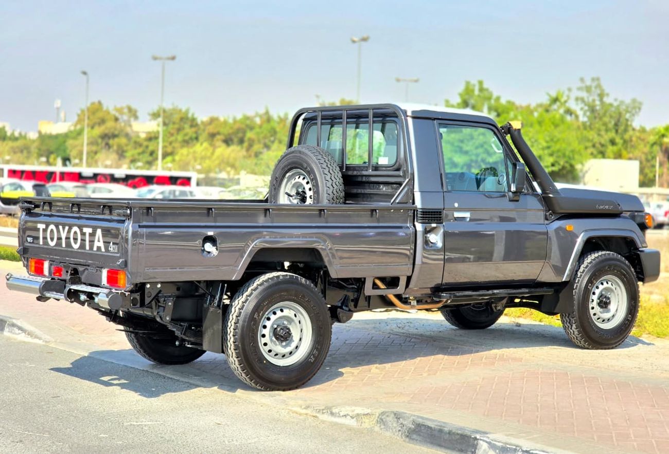 Toyota Land Cruiser 70 TOYOTA LC79 SINGLE CABIN PETROL 4.0 - AT - STD - E - DIFF LOCK - 2025 MODEL - GREY INSIDE GREY - GCC