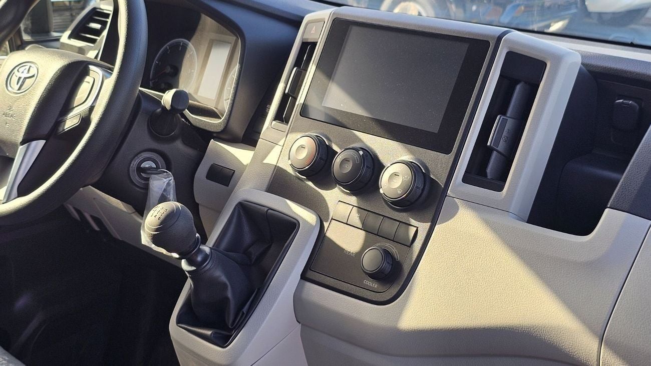 Toyota Hiace DX Toyota Hiace 2.8L DIESEL MANUAL13 SEATER PASSENGER HIGH ROOF