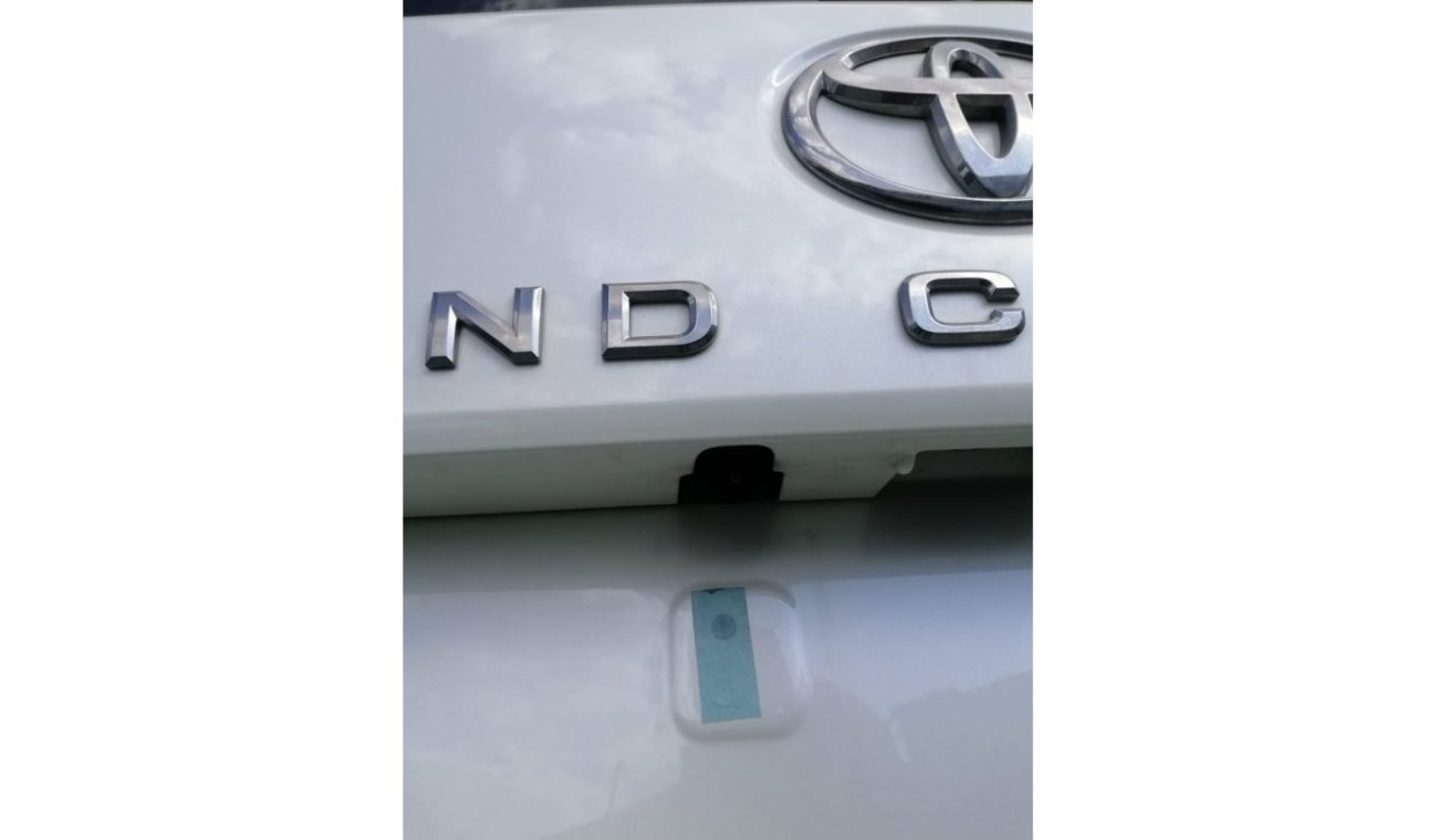 Toyota Land Cruiser 3.3 // diesel engine // without sun roof // model 2023