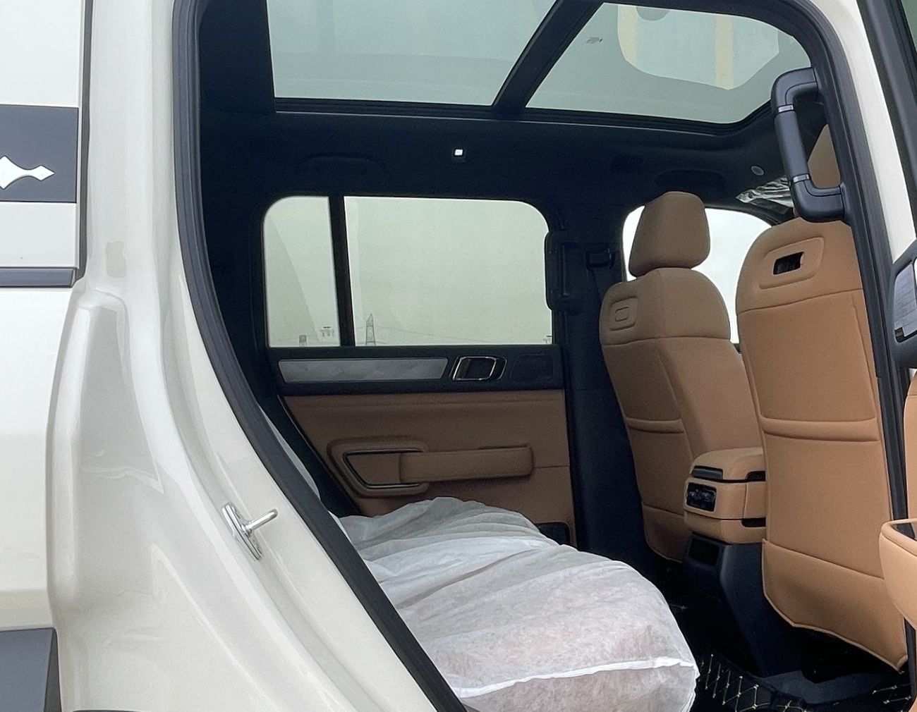 BYD Leopard 5 1.5L-4CYL 680HP. COM RANGE 1,200+ KM . HYBRID