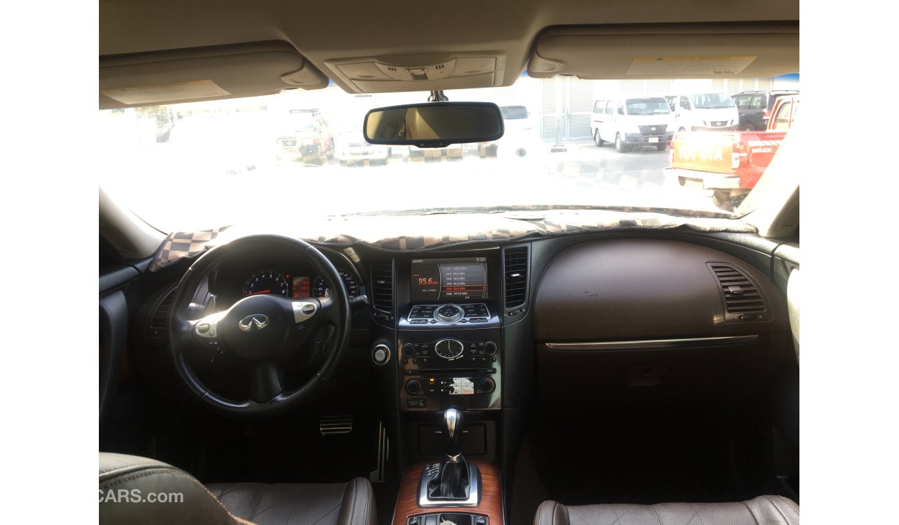 Infiniti FX35