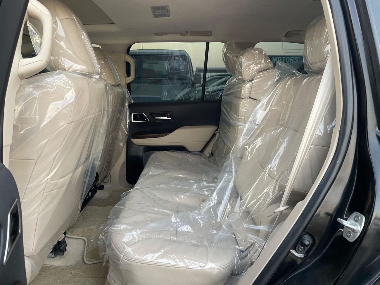 تويوتا لاند كروزر Toyota landcruise 2024 Model GXR 4.0L colour Black Transmission Automatic Interior Beige 7seats leat