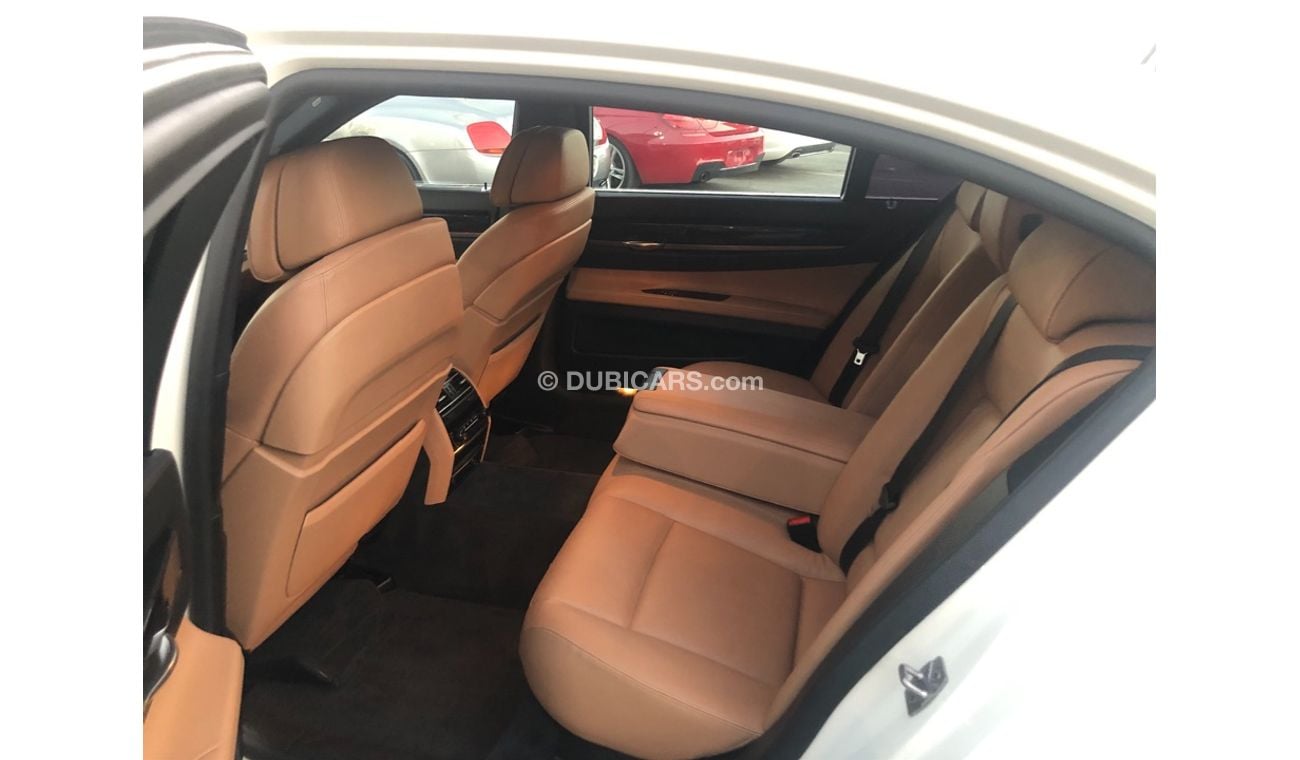 BMW 750Li BMW 750 model 2012 GCC car prefect condition full option sun roof leather seats back camera back air