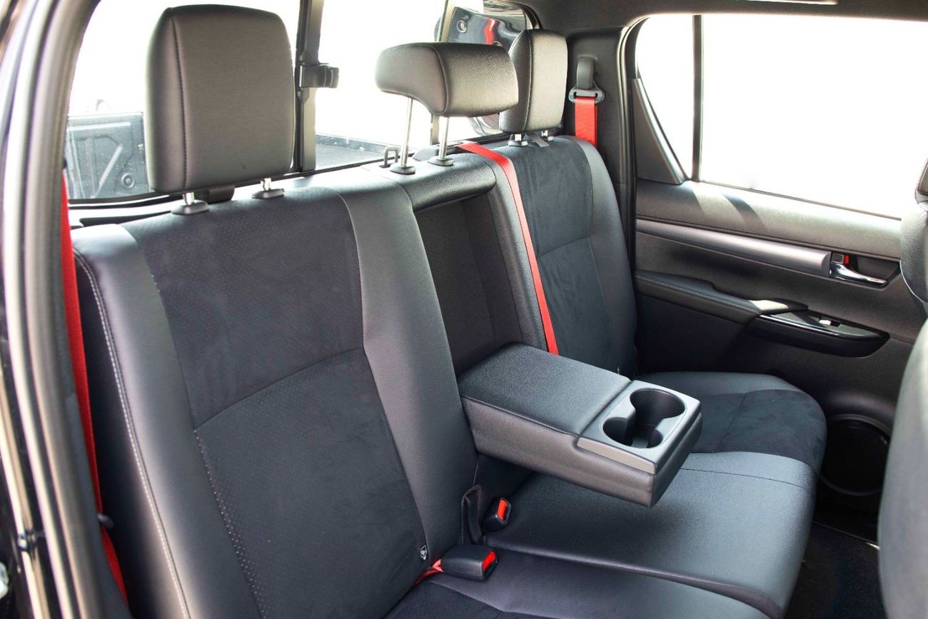 تويوتا هيلوكس تويوتا هايلكس 4.0 GR-Sport 2023 - أسود اتيتيود من الداخل أسود