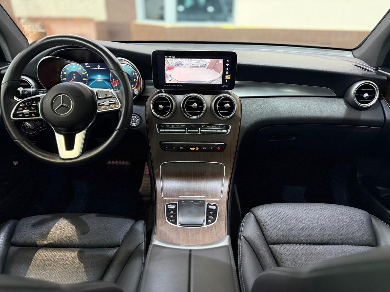 مرسيدس بنز GLC 300 4MATIC 2.0L