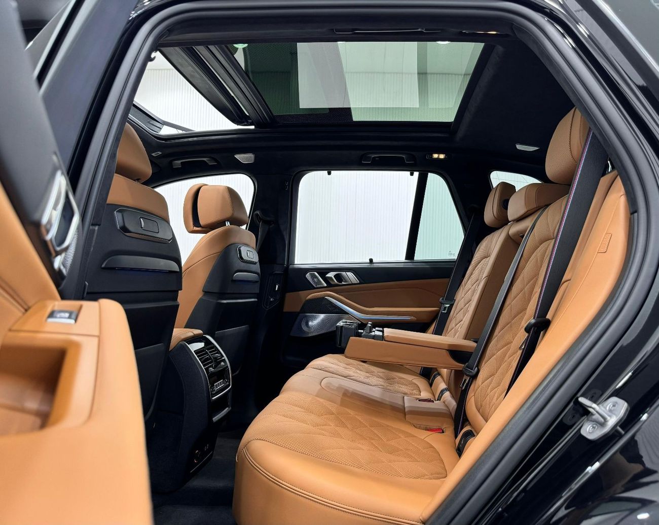 بي أم دبليو X5 M 2024 BMW X5 M60i xDrive, July 2028 BMW Warranty + Service Pack, Fully Loaded, Very Low Kms, GCC