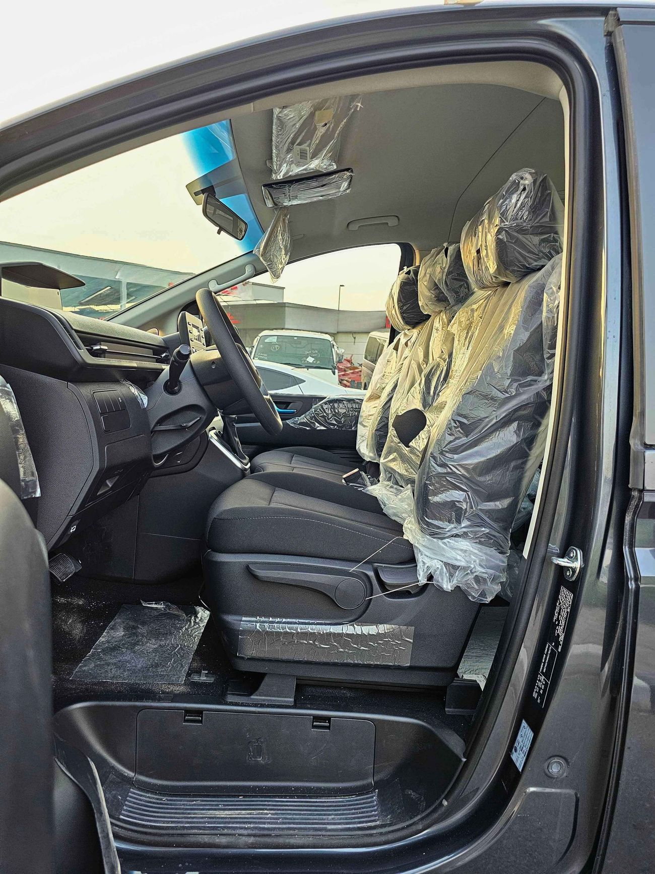 هيونداي ستاريا 3.5L V6  PETROL A/T / PUSH START / COMFORT 11 SEATER (CODE # 68029)