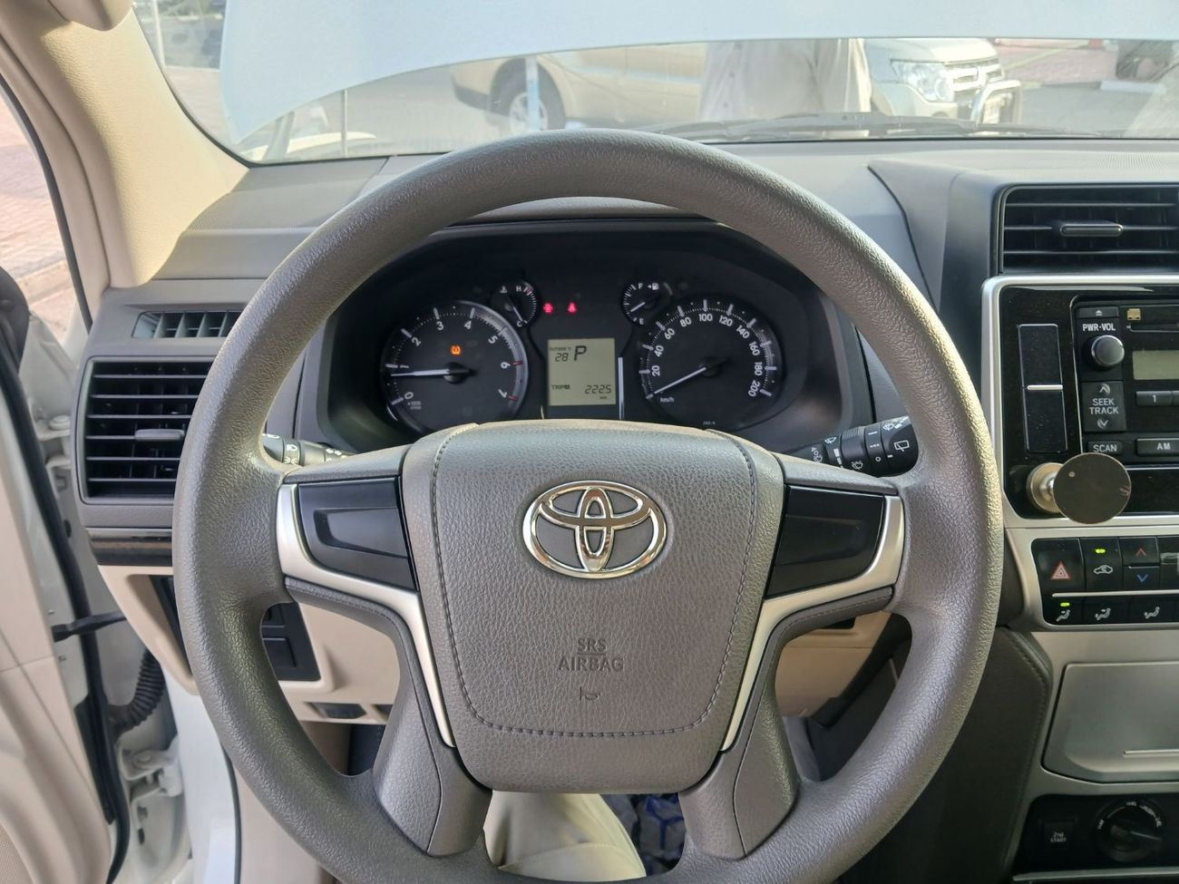 Toyota Prado Toyota prado 2021Model 2.7 v4 petrol Engine Colour White Transmission Automatic Interior.Begie 7seat