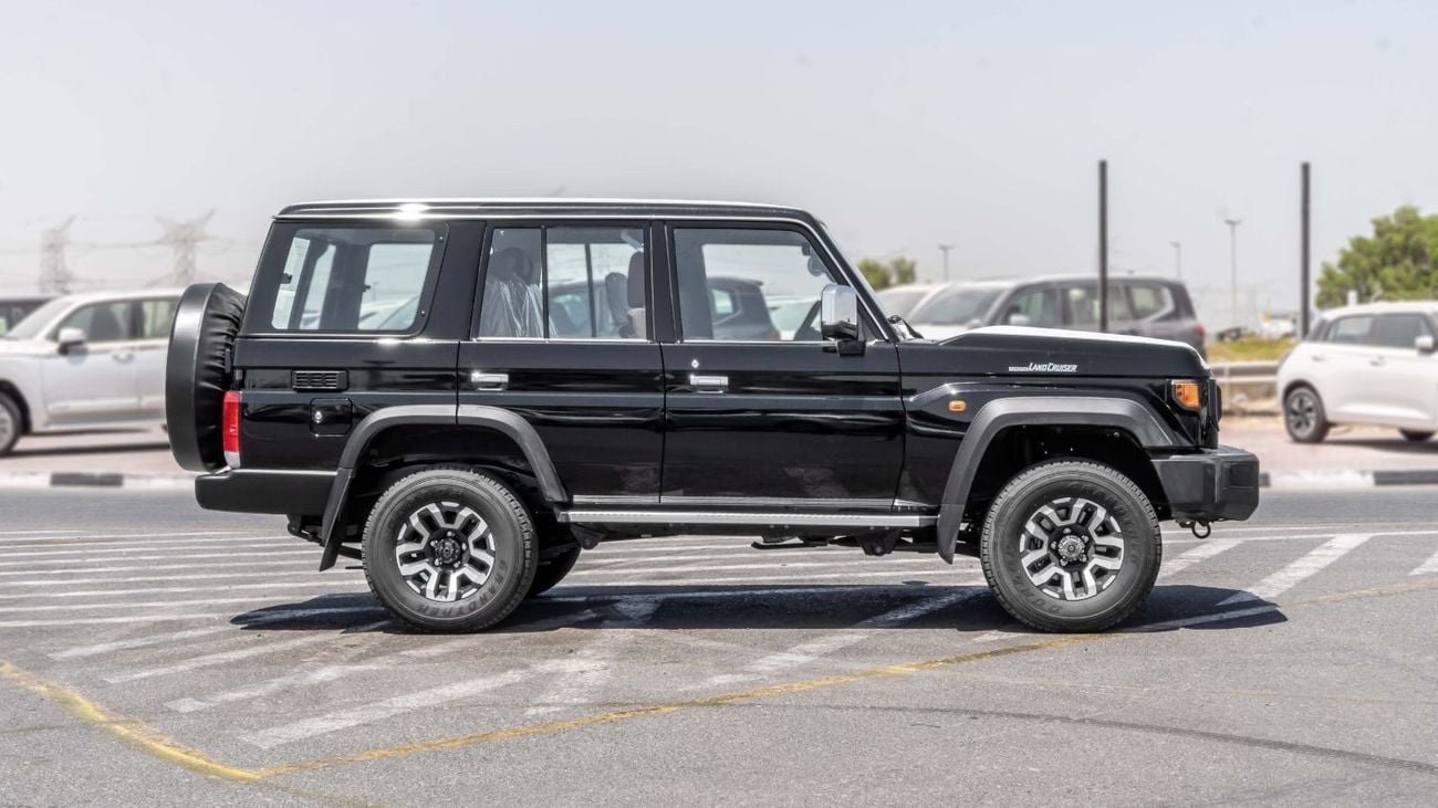 تويوتا لاند كروزر 70 2026 Toyota Land Cruiser LC76 2.8L AT Diesel (Black-Brown)