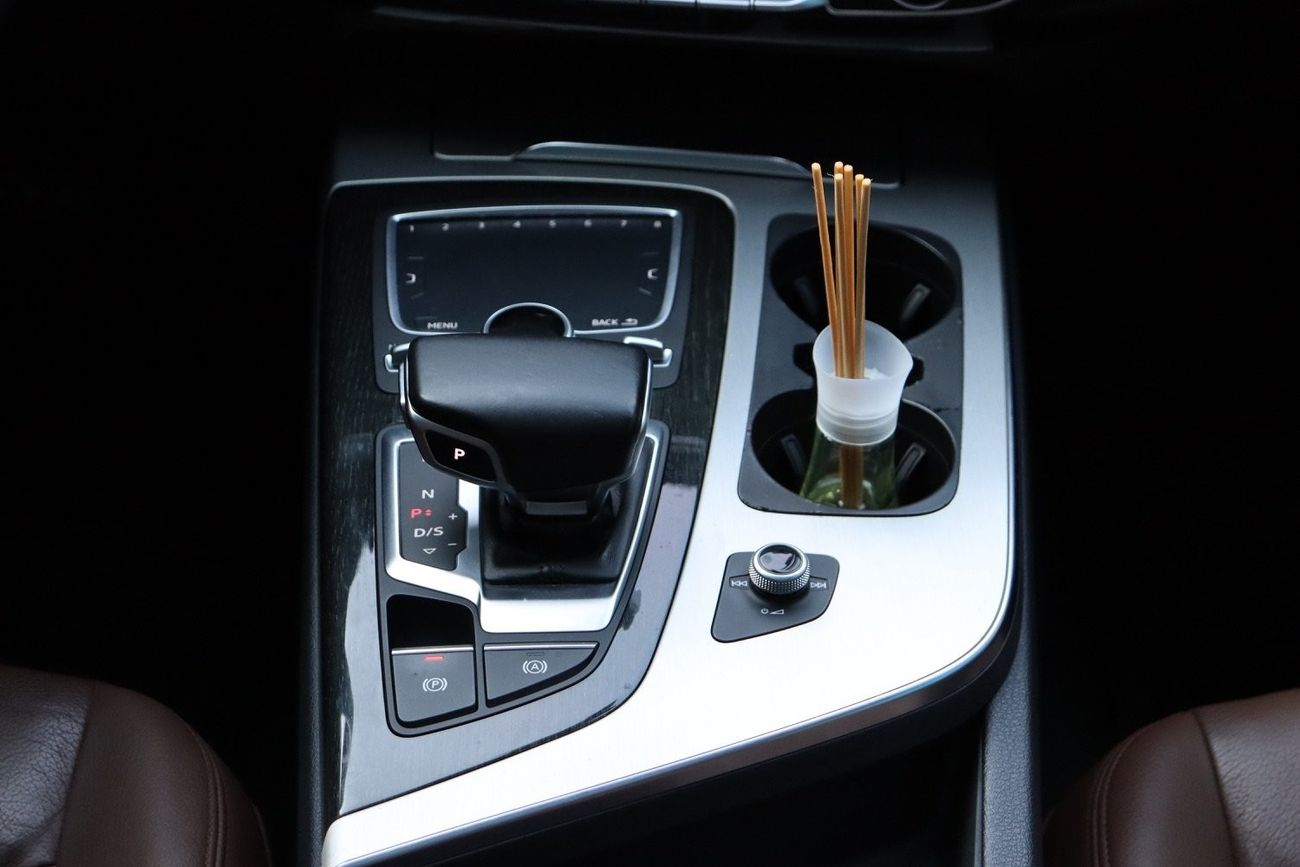 أودي Q7 AUDI Q7 S-Line / 2017 / GCC / Original Paint/ Full Option