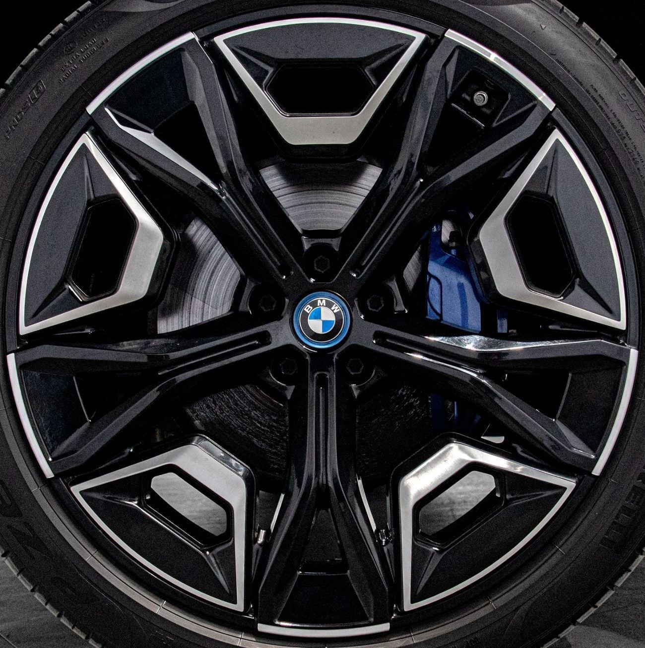 بي أم دبليو iX xDrive40