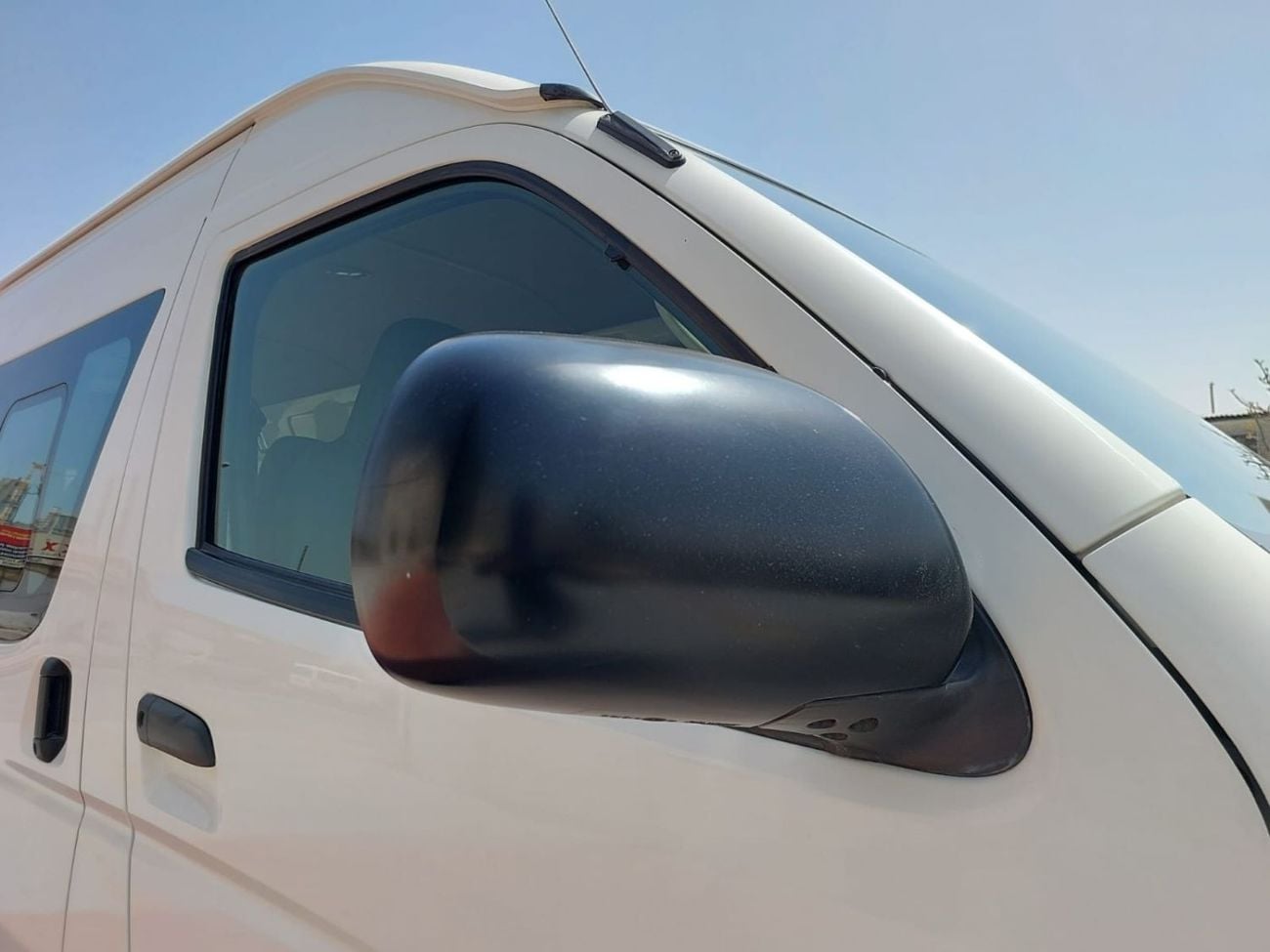 Toyota Hiace TOYOTA HIACE COMMUTER VAN RHD 2018 MODEL 3.0 L DIESEL AUTOMATIC(PM21278)