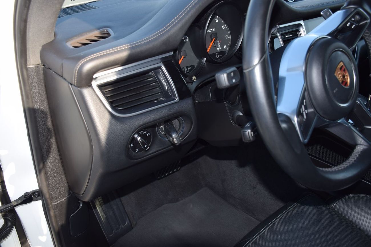 Porsche Macan Porsche Macan gts 3.0L 6 cylinder twin turbo
