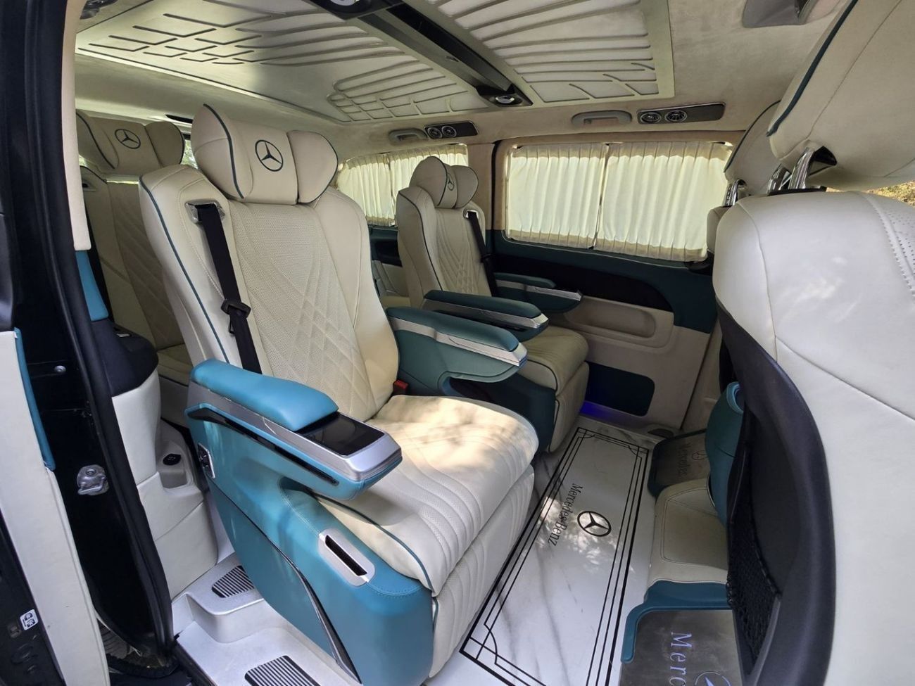 Mercedes-Benz V 250 Std 2.1L MERCECES V-250 2017 GCC VIP SEATS // PERFECT CONDITION