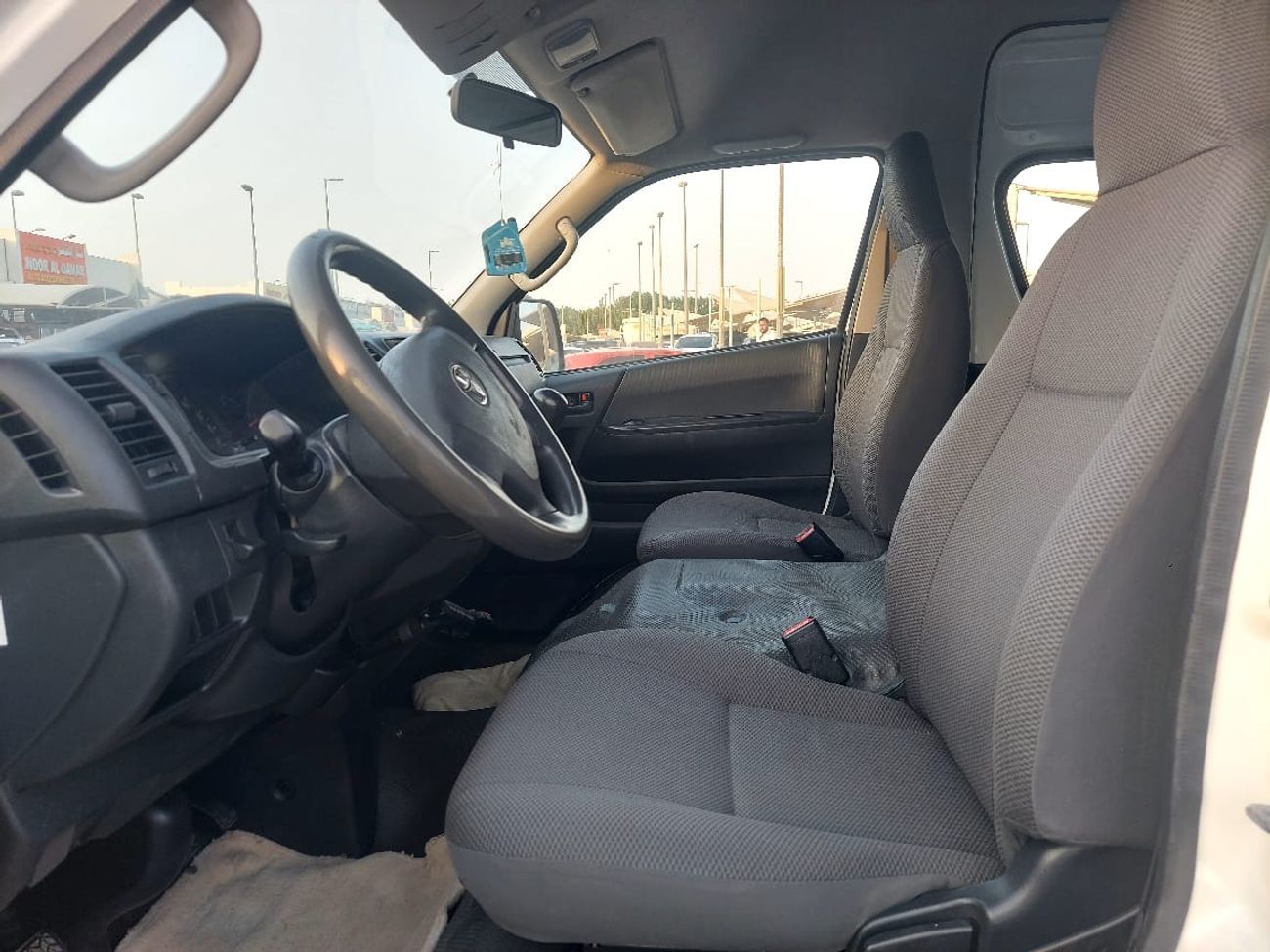 Toyota Hiace 2.7L PETROL HIGHROOF 13 SEATER MANUAL TRANSMISSION