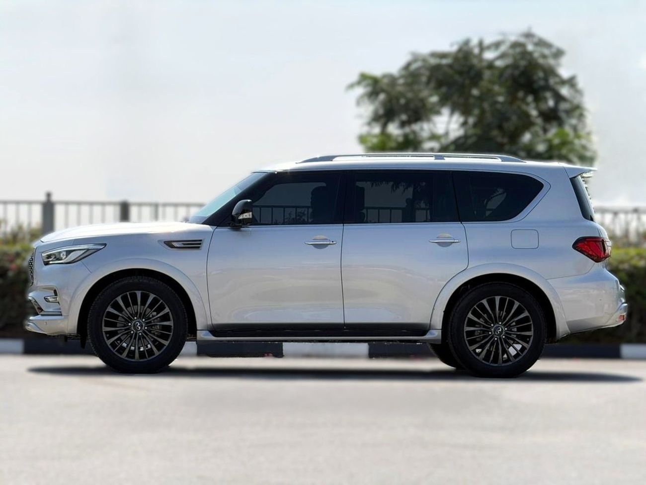 Infiniti QX80 Sensory 8 5.6L INFINITI QX80 | GCC SPECS | YEAR: 2021 | FULL-SERVICE HISTORY WITH AGENCY | WARRANTY