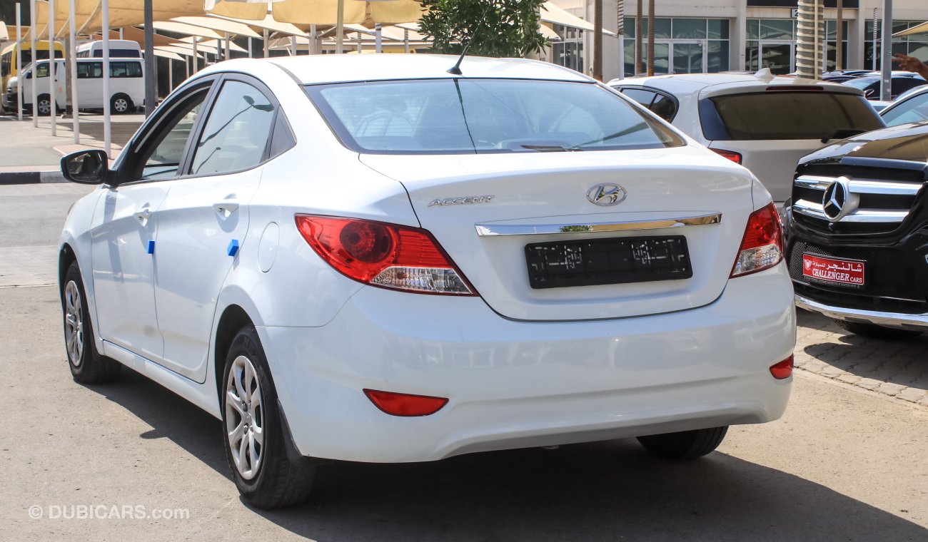 Hyundai Accent SUPER CLEAN  /  NO ANY TECHNICAL PROBLEM/ GCC /TWO KEYS