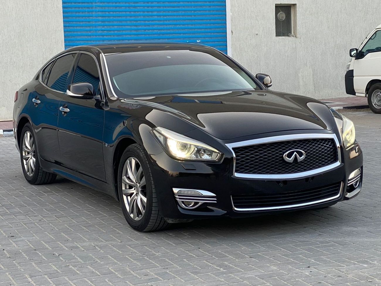 Infiniti Q70 Luxury