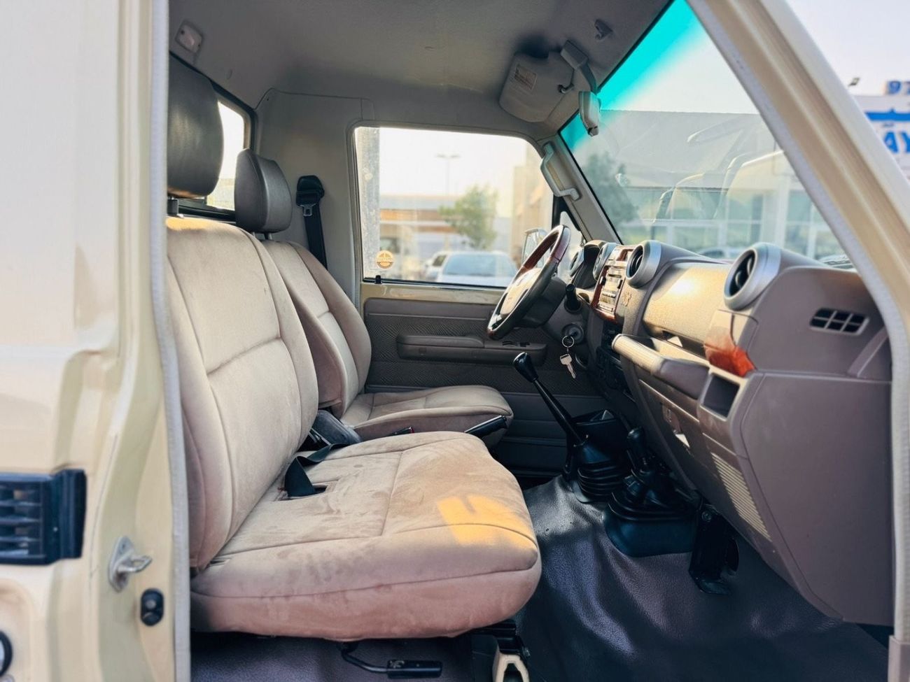 تويوتا لاند كروزر بيك آب