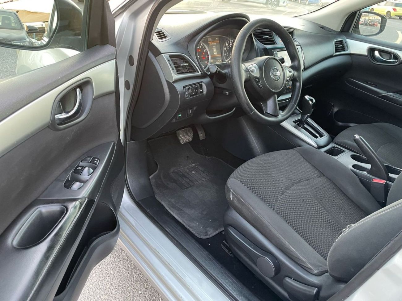 نيسان سنترا 2019 Nissan Sentra S 1.8L V4 MidOption+ Ecar onomical C-