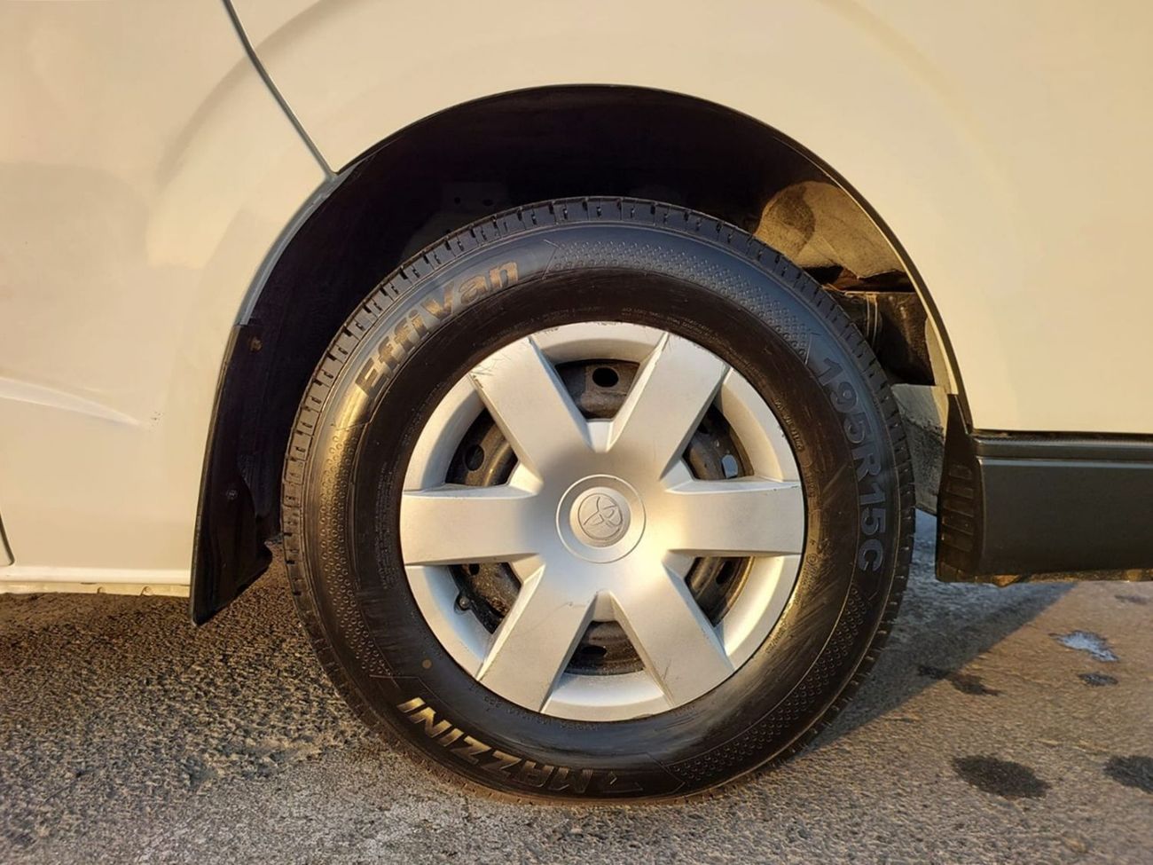 Toyota Hiace TOYOTA HIACE COMMUTER VAN RHD 2016 MODEL 3.0 L DIESEL MANUAL(PM18802)