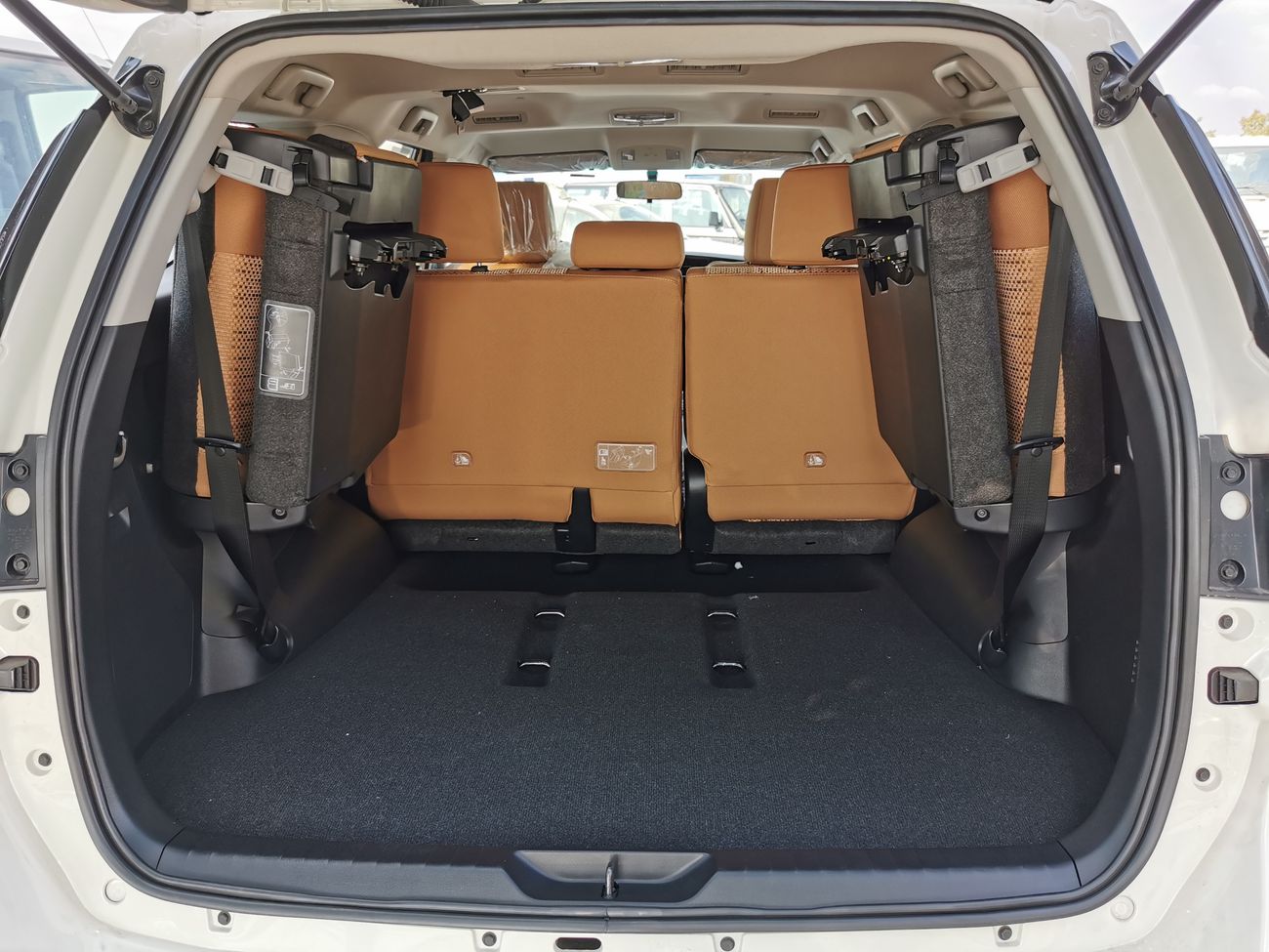 Toyota Fortuner 2.7L PETROL, 17" ALLOY RIMS, CRUISE CONTROL (CODE # TFGX21)