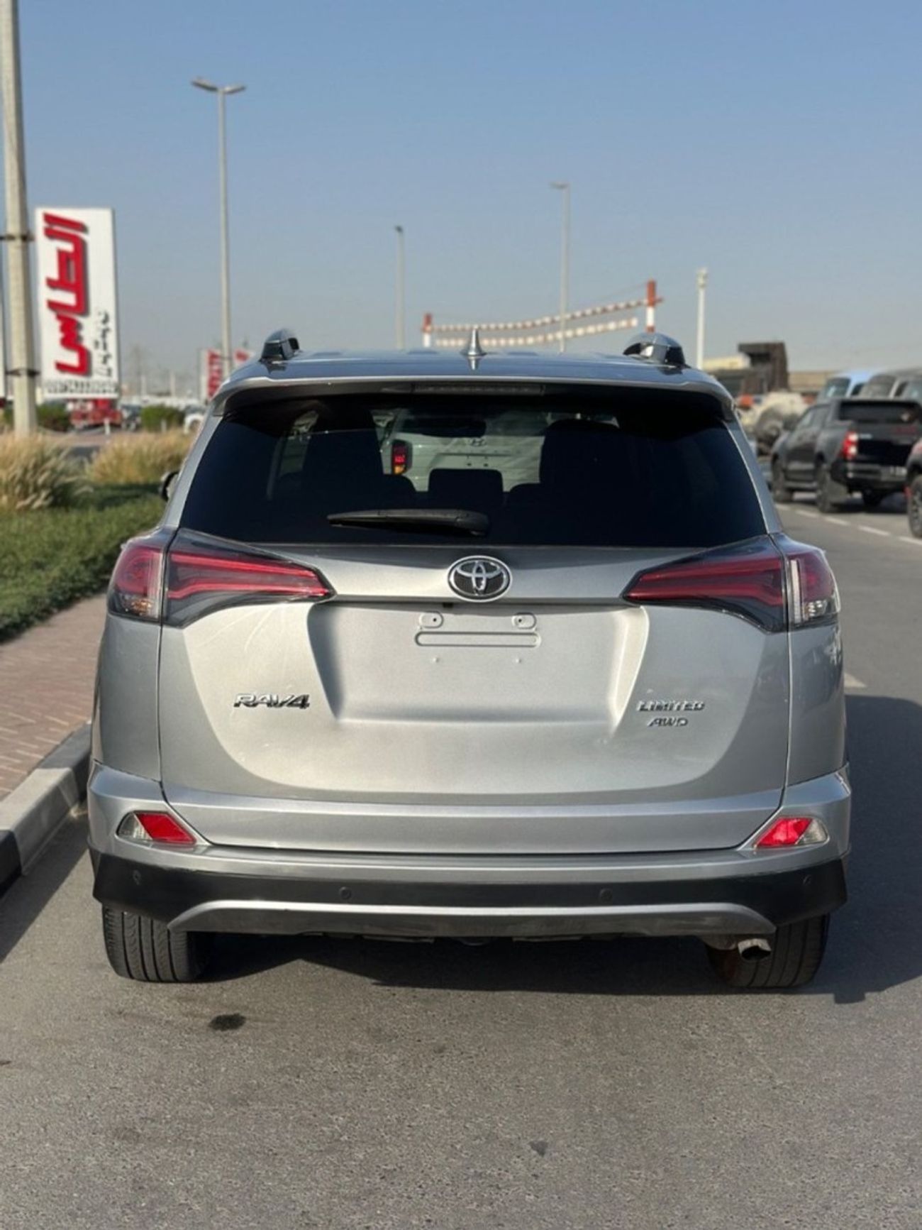 تويوتا راف ٤ Limited 2.5L push start, leather seats, Power seats,sunroof