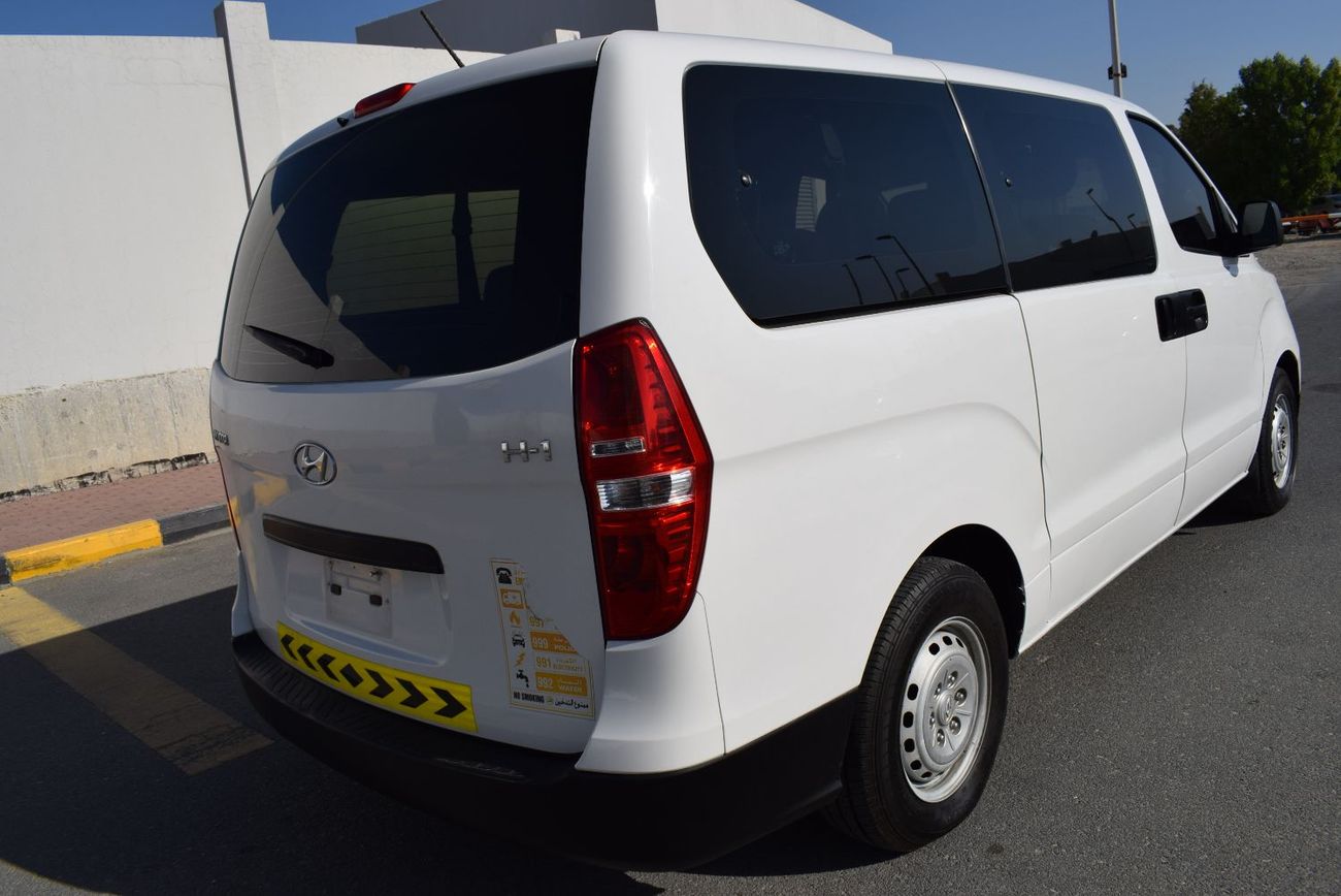 هيونداي H-1 Hyundai H-1 Passenger Van 9 seater, model:2020. Excellent condition