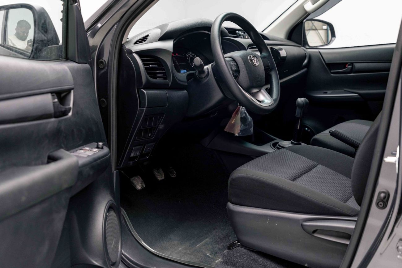 تويوتا هيلوكس 2.4L - Diesel - Manual - Grey Mettalic Inside Black | Export Only