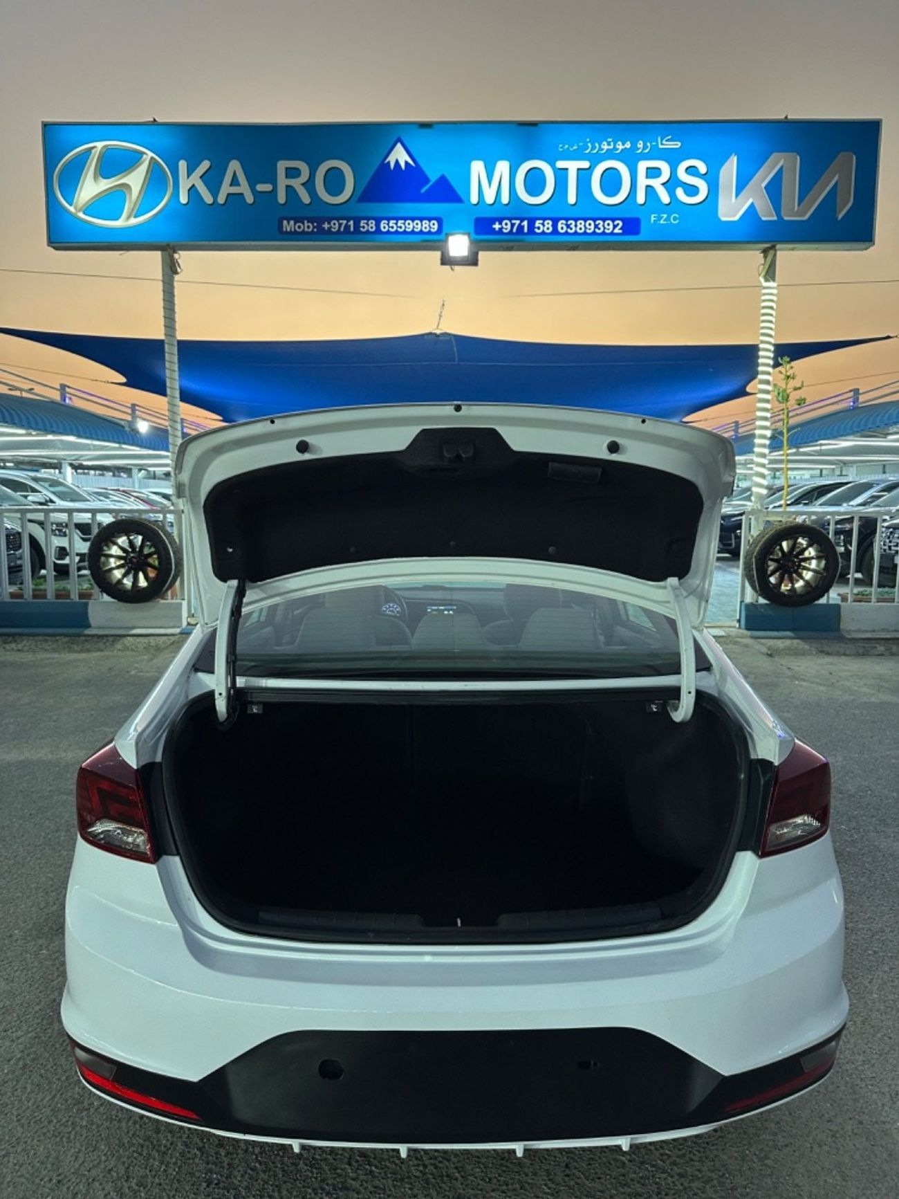 Hyundai Elantra GLS Hyundai Elantra 2021 with engine capacity 2 has a sensor and blind spot lane exit has a sunroof 