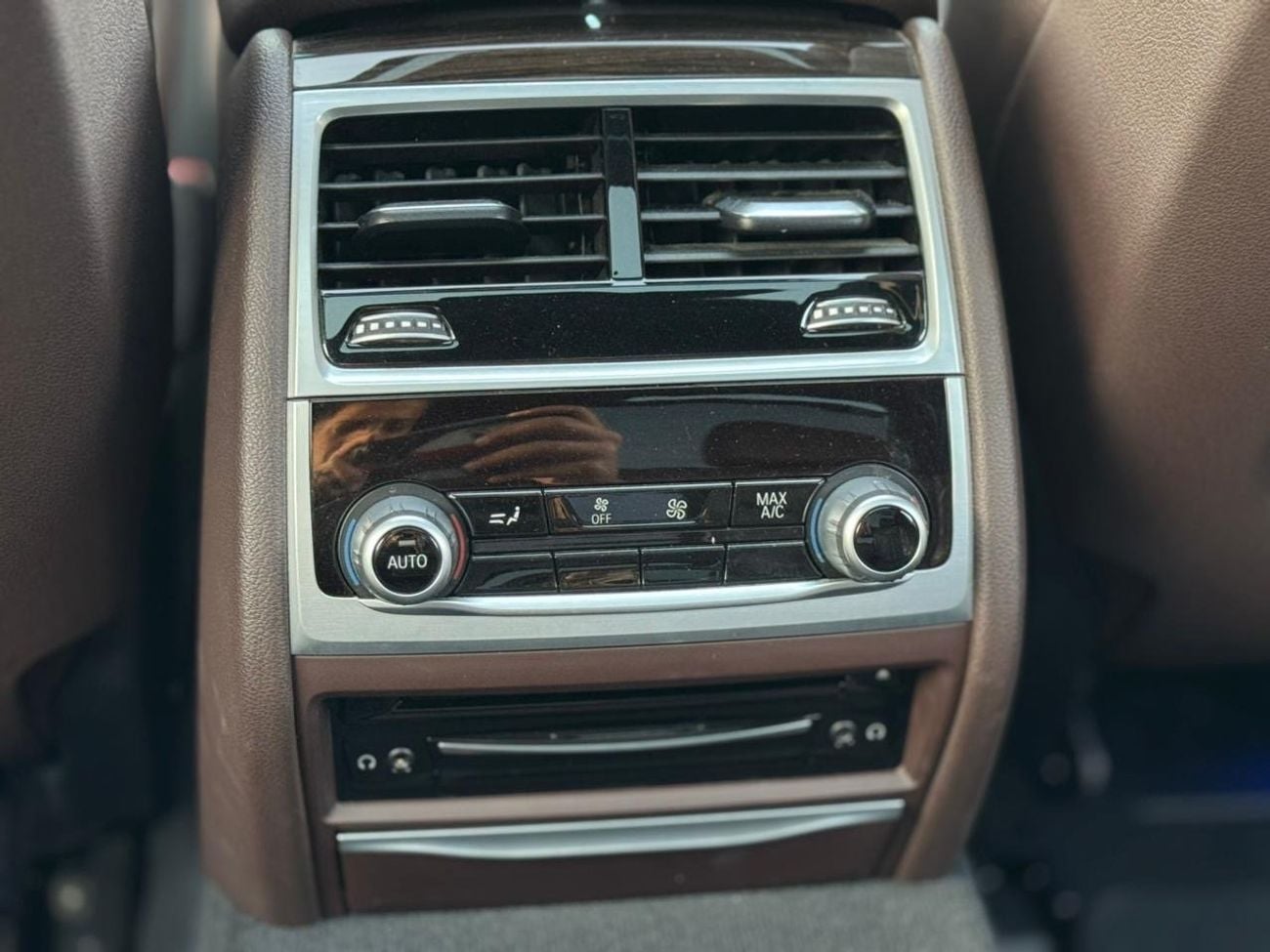 بي أم دبليو 730Li Luxury M Sport Package 2.0L
