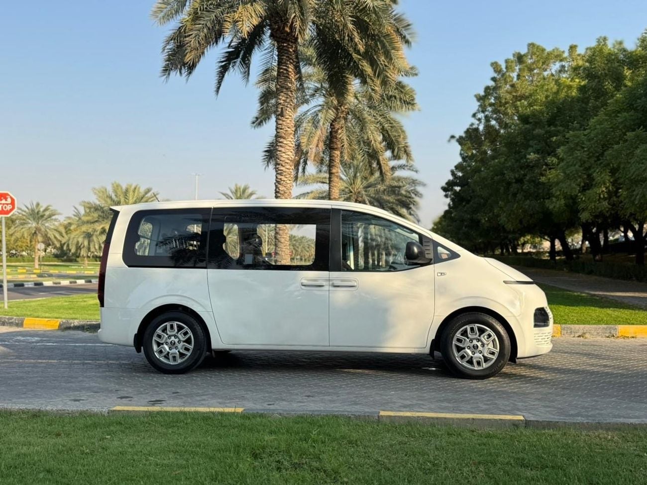 هيونداي ستاريا 3.5L Luxury (7 Seater)