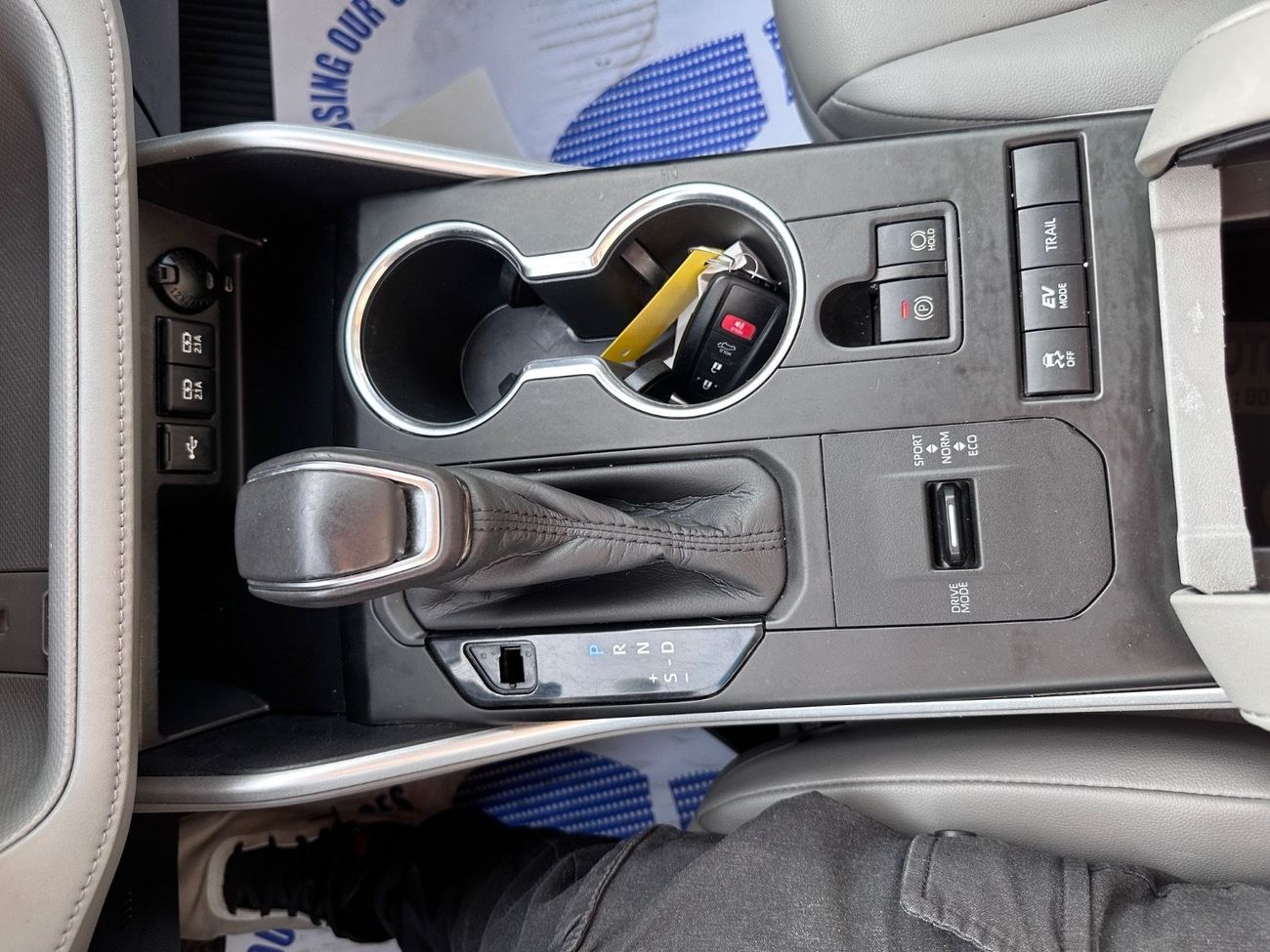 تويوتا هايلاندر Highlander xle Hybrid 4x4 Full option