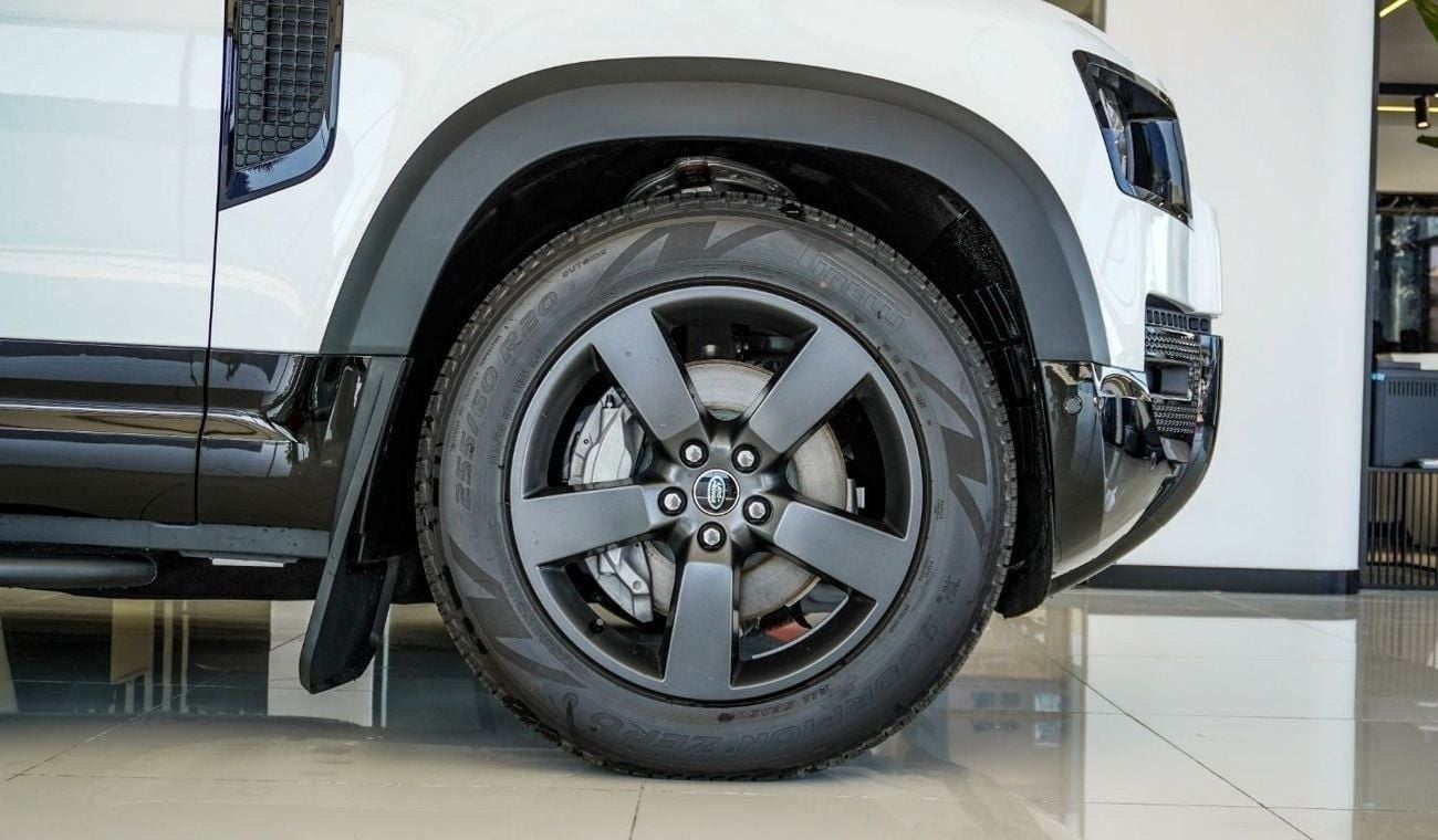 لاند روفر ديفندر | Black Pack Edition - 7seats - 2024 - 3 Years Warranty