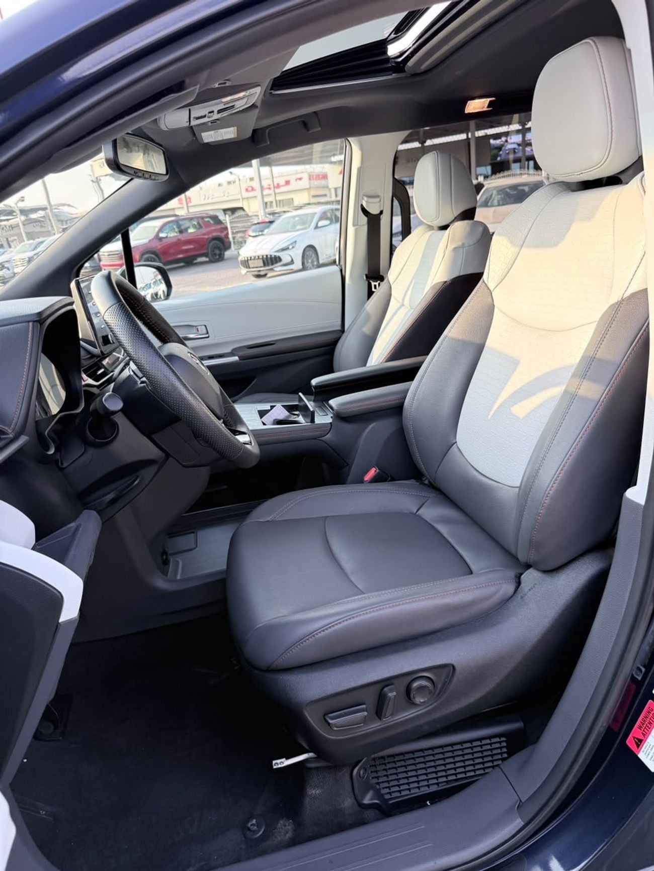 Toyota Sienna XLE hybrid 2.5 L premium