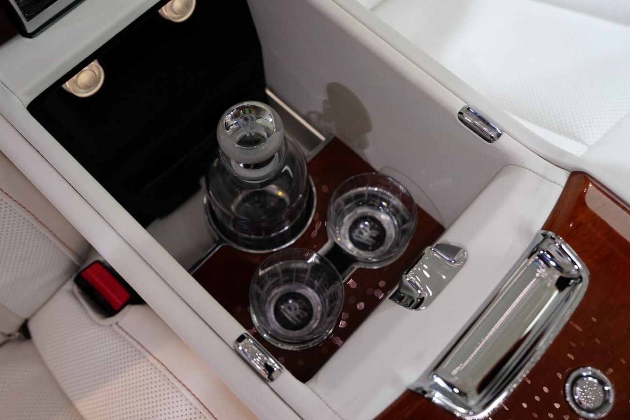 Rolls Royce Phantom Standard 2022 Rolls-Royce Phantom, Two-Tone, Illuminated Spirit of Ecstasy, Rear Screens, Dealer Warranty!!