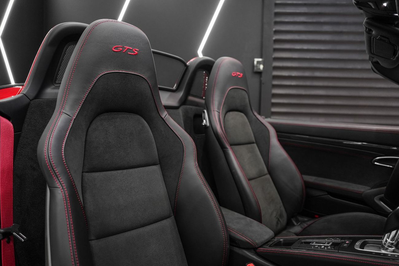 Porsche 718 Boxster GTS 4.0L A/T Sport Chrono Package, Carbon Interior, Very Low KM, Dealer Warranty