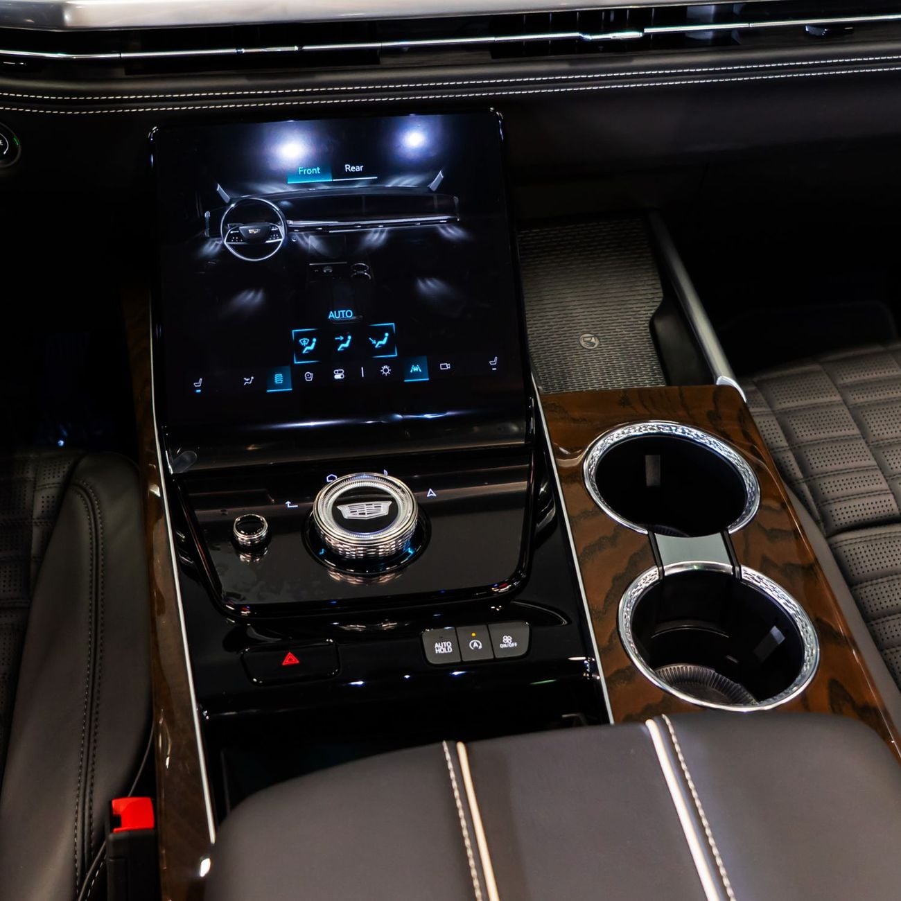 Cadillac Escalade Premium Luxury Platinum 6.2L AWD AED 10,349 P.M • 0% Downpayment • Escalade Premium Luxury Platinum