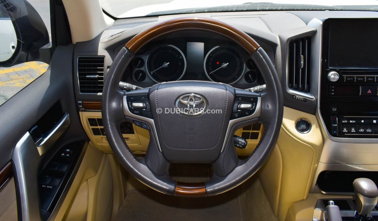 Toyota Land Cruiser V8 5.7 EXR