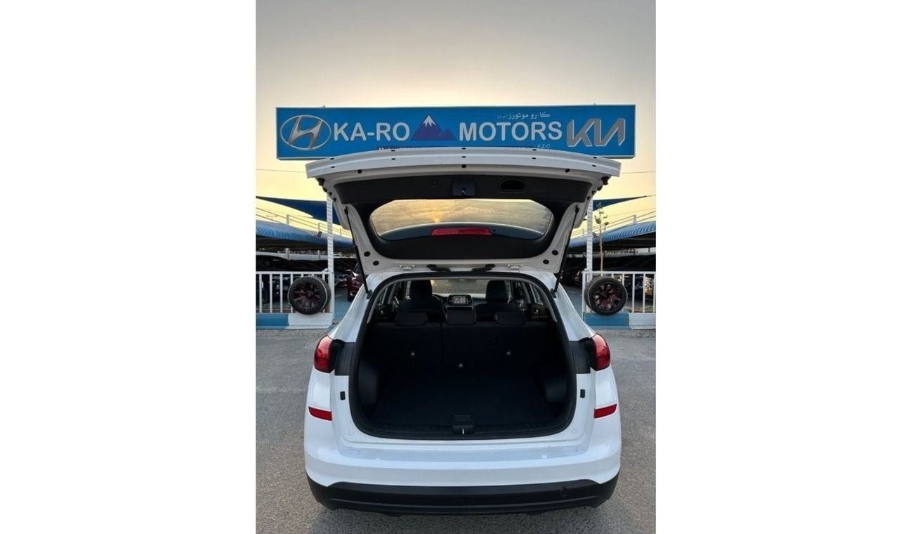 Hyundai Tucson 2.0L car in good condition 2019 Hyundai Tucson with an engine capacity of 2 liters 4wd blind spot se